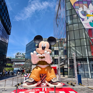 Escultura de <span class=keywords><strong>Mickey</strong></span> Mouse de Diseño Moderno Personalizada, Figura de Arte de Anime en Resina de Fibra de Vidrio Pintada <span class=keywords><strong>para</strong></span> Decoración de Interiores y Exteriores - Product Image 5
