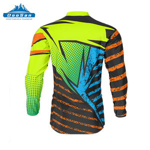 <span class=keywords><strong>Le</strong></span> maillot de moto pré-adaptatif - Prêt à anticiper les chocs grâce à la détection de l'environnement et au pré-tensionnement de la maille protectrice - Product Image 3