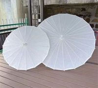 Parapluies en papier classiques chinois en gros, couleur personnalisée, articles de décoration pour fêtes et mariages, ouverture manuelle, grande taille avec poignée en bois