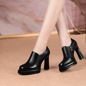 รองเท้าบูทหุ้มข้อสตรีแบบส้นหนา หัวเหลี่ยม ใส่สบายและใช้งานได้หลากหลาย พร้อมดีไซน์สไตล์เรโทร - Product Image 6