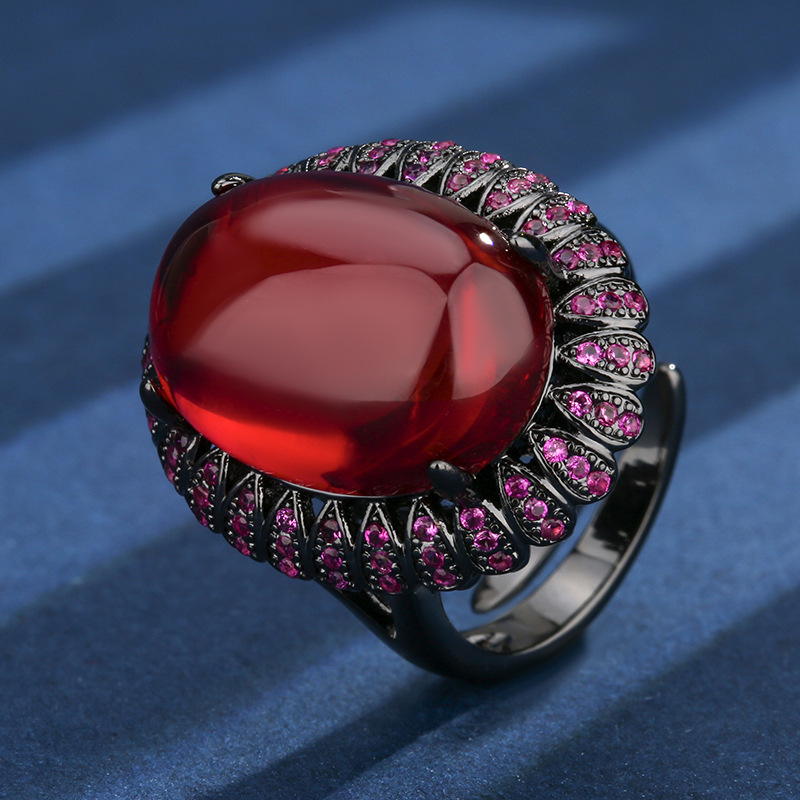 Bague ouverte en corindon rouge et or noir