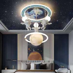 Lampadario LED Creativo a Forma di Astronauta, Decorazione di Lusso per Cameretta, Lampadario Moderno per Stanza dei Bambini e Camera da Letto - Product Image 1
