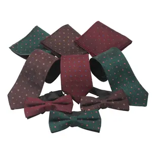 Vendita calda Design floreale personalizzato Set per la festa di nozze per gli uomini include cotone poliestere misto cravatta a farfalla e fazzoletto da taschino