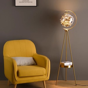 <span class=keywords><strong>Lampadaire</strong></span> avec <span class=keywords><strong>boule</strong></span> de verre ambré créative <span class=keywords><strong>blanche</strong></span>, style moderne nordique Art Déco en métal <span class=keywords><strong>doré</strong></span> - Product Image 3