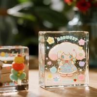 Bloc de Lucite d'affichage de brique d'anime en acrylique UV personnalisé de Hoshom avec l'impression de personnage de dessin animé pour la décoration de cadeau ou de chambre