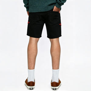 Shorts en jean pour homme avec broderies et patchs en cuir rouge, style streetwear déchiré, taille mi-haute, pour l'été - Product Image 6