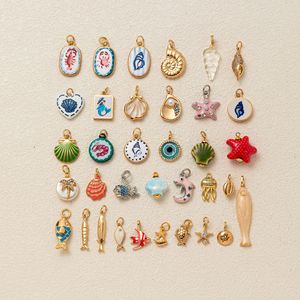 Ciondolo per collana in rame con stampa colorata a goccia d'olio serie Oceano, con pesce, conchiglia, stella marina, perla e albero, e charm per bracciale - Product Image 2