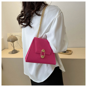 I-0949 Factory <b>Women</b> Hnadbags Fashion Solid Color <b>Crossbody</b> <b>Bag</b> Lock Chain <b>Bag</b> Trapezoidal <b>Small</b> square <b>Bags</b> - Product Image 5