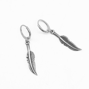 Yunnique Boucles d'oreilles en forme de plume en acier inoxydable, bijoux de fête pour hommes et femmes - Product Image 5