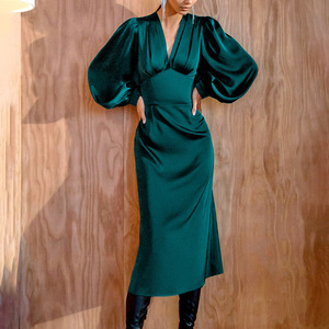 Vendita calda lanterna a manica lunga scollo a V Casual <span class=keywords><strong>abito</strong></span> <span class=keywords><strong>Midi</strong></span> rosso in raso femminile <span class=keywords><strong>abito</strong></span> Casual da donna di media lunghezza - Product Image 2