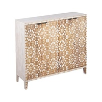 Buffet en bois avec motif géométrique incrusté |   Console de rangement blanche et dorée avec pieds en métal |   Salon contemporain