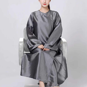 Capes <span class=keywords><strong>de</strong></span> coupe <span class=keywords><strong>de</strong></span> cheveux haut <span class=keywords><strong>de</strong></span> gamme avec logo personnalisé couleur unie cheveux doux résistant beauté Salon <span class=keywords><strong>de</strong></span> coiffure robe <span class=keywords><strong>de</strong></span> <span class=keywords><strong>bain</strong></span> lisse Kimono <span class=keywords><strong>de</strong></span> barbier - Product Image 6