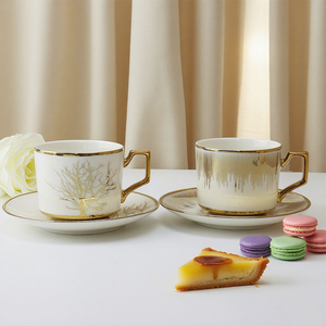 Service à café en porcelaine fine plaquée or royal avec design personnalisé, écologique et compatible lave-vaisselle pour 6 personnes - Product Image 1