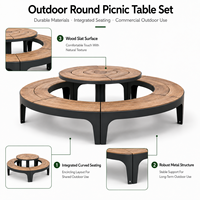Table d'extérieur modulaire en arc segmenté, aménagement flexible, plateau en bois naturel, structure en acier thermolaqué, mobilier public de rue