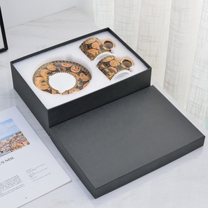 Meilleures ventes : Tasses et soucoupes en céramique inclinées en porcelaine fine dorée de luxe - Product Image 1