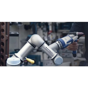 UR12e หุ่นยนต์ตั้งโต๊ะขนาดกะทัดรัด6แกนพร้อมแกนเครื่องยนต์ตั้งโปรแกรมได้ง่ายและติดตั้งได้รวดเร็วน้ำหนักบรรทุกสูง12.5กก. ใช้พลังงานต่ำ - Product Image 2