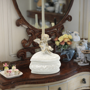 Joyero de resina dorada antigua Organizador de almacenamiento vintage ecológico con decoración floral sofisticada y tapa de diseño clásico - Product Image 5