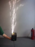 Machine à étincelles froides mini 350W avec télécommande et DMX512 AC 110-240V, hauteur 2-3m pour effets de scène de mariage