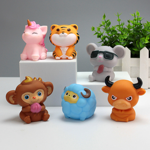 Jouets <span class=keywords><strong>de</strong></span> <span class=keywords><strong>bain</strong></span> personnalisés en forme <span class=keywords><strong>de</strong></span> canard en caoutchouc avec nouveau design, trotteur pour bébé en vinyle en forme d'animal, ensemble promotionnel en gros pour cadeaux <span class=keywords><strong>de</strong></span> douche et <span class=keywords><strong>jeux</strong></span> - Product Image 3