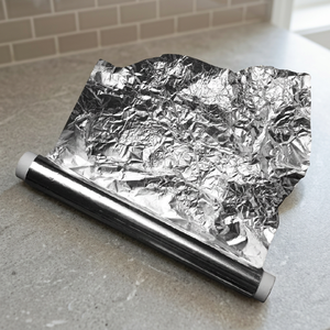 Rouleaux de papier aluminium robustes et de qualité alimentaire, durables pour la cuisine, idéaux pour le barbecue, la cuisson au four, la cuisson à la vapeur et l'emballage. - Product Image 5