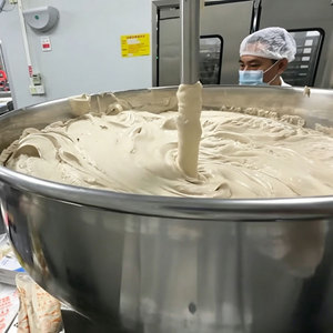 Machine industrielle automatique de remplissage de choux à la crème, équipement de remplissage et d'injection en ligne pour pains à hamburger, pains et beignets - Product Image 4