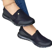 Sepatu kasual minimalis, bernapas, warna solid, nyaman, ujung bulat, sol tebal, sol empuk.
