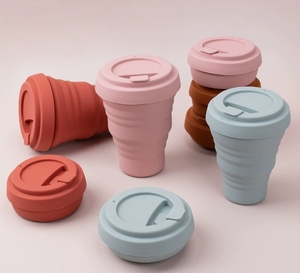 Vaso de Viaje Plegable de Silicona con Tapa - Product Image 1