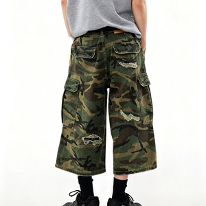 Pantacourt cargo camouflage pour homme, déchiré et vieilli, multi-poches, ourlet brut, coupe ample et large, style short court camouflage, le plus vendu - Product Image 2