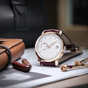 Reloj Mecánico para Hombre con Calendario Pequeño a las Tres en Punto y Segundero Pequeño a las Nueve en Punto que se Complementan entre Sí - Product Image 4