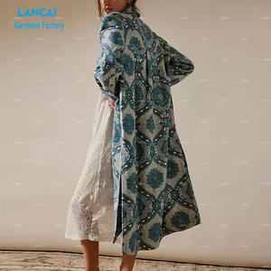 Chaqueta Maxi de Jacquard para mujer, diseño impreso, bolsillos en el pecho, cierres frontales con botones, mangas caídas, puños, detalle de abertura - Product Image 3