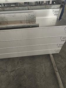 Goulotte de câblage industrielle ventilée/perforée en acier galvanisé à chaud/peint en poudre 100x50mm, capacité 120kg - Product Image 5