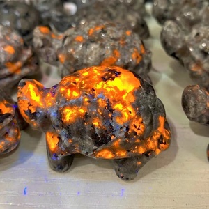 All'ingrosso Uperlite cristallo curativo decorazioni per la casa coleottero dorato intagli di cristallo effetto fluorescenza ultravioletta artigianato - Product Image 6