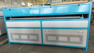 Nouvelle conception de machine extrudeuse entièrement automatique à haute productivité <span class=keywords><strong>pour</strong></span> la fabrication de plaques en <span class=keywords><strong>polycarbonate</strong></span> et PP alvéolaires, avec moteur à roulement <span class=keywords><strong>pour</strong></span> plaques - Product Image 4