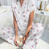 Ensemble en coton imprimé cerises pour femme Wildness avec broderie en dentelle soluble, haut à manches courtes et pantalon long, vêtements de détente
