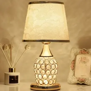 Lampe de table en cristal de style européen Ins Simple chambre moderne chaude mode romantique lampe de chevet décorative créative