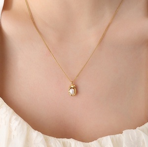 Collana con Ciondolo di Perle d'Acqua Dolce Naturali, Tendenza Retrò, Antiossidante, in Acciaio Inossidabile, Gioielli alla Moda - Product Image 5