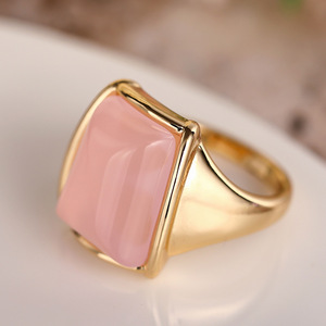 Anello Cocktail Geometrico A169 in Oro Giallo con Quarzo Incastonato, Unisex per Uso Quotidiano - Product Image 4