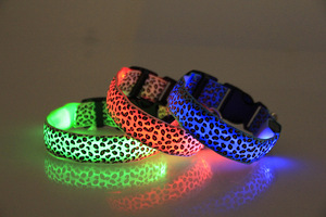 Collare per Cani LED Intelligente Personalizzabile, Ricaricabile USB, con Nastro Luminoso, Regolabile per Razze Medie e Grandi - Product Image 3