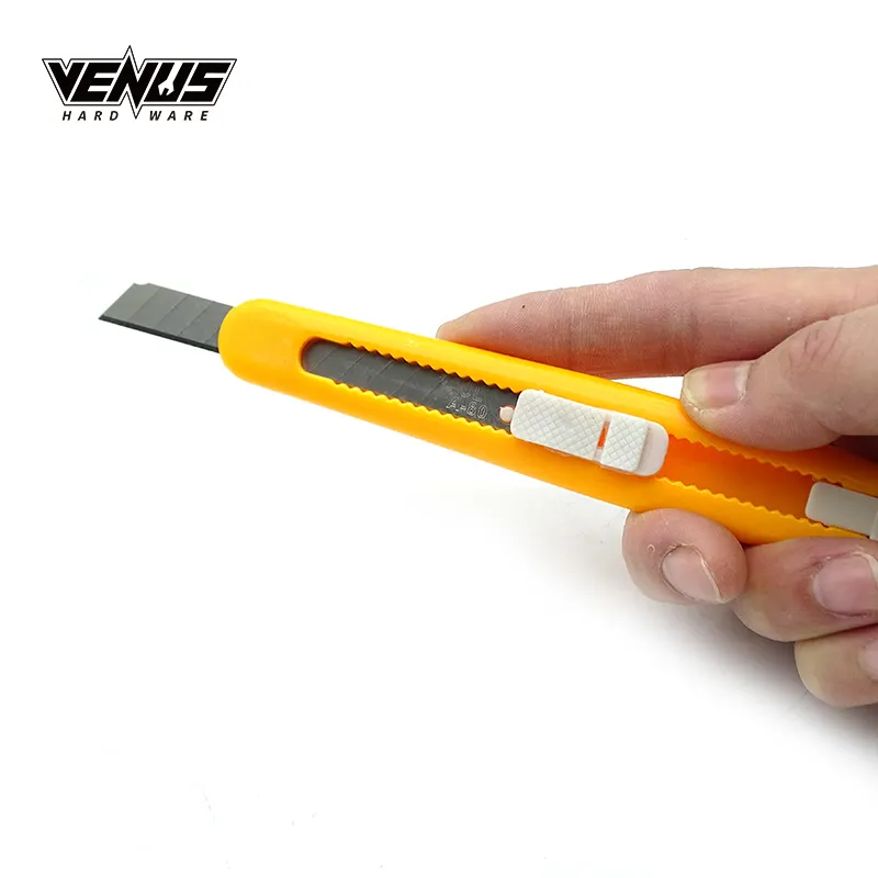ที่กำหนดเองพลาสติกจับใบมีดเหล็กสีเหลืองตัดมีดยูทิลิตี้