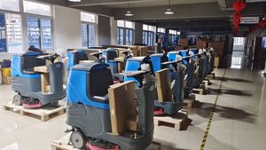 Nouveau <span class=keywords><strong>prix</strong></span> usine Nettoyeur de sol électrique automatique autoporté, réservoirs haute capacité, portée 3300m²/h, équipement de nettoyage à batterie - Product Image 2