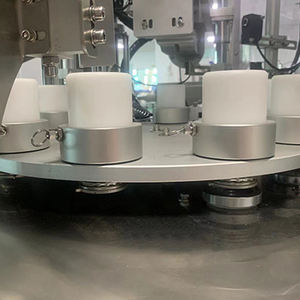 Ligne de production entièrement automatique de cachetage de queue de remplissage d'alimentation de tuyau d'économie d'énergie pilotée par moteur pour les cosmétiques - Product Image 5