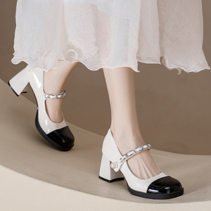 Chaussures Mary <span class=keywords><strong>Jane</strong></span> rétro à talons épais en cuir verni de couleur assortie, chaussures à talons épais et à perles pour femmes - Product Image 1