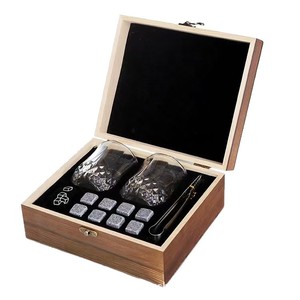 Juego de vasos para whisky con caja de madera, cubitos de hielo de acero inoxidable y pinzas, juego portátil para servir bebidas en casa o como regalo. - Product Image 2