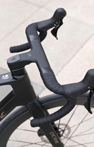Vélo de ville et de route TWITTER, style R18, entièrement en carbone, léger, avec freins à disque Shimano 105/R7170 et rayons en carbone. - Product Image 4