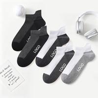 Minghui peut personnaliser les chaussettes à la mode assorties à blocs de couleurs pour hommes et femmes et les vendre en gros