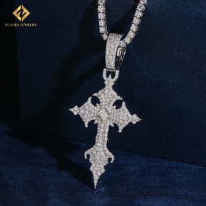 จี้เงินรูปกากบาทประดับเพชรโมอิสซาไนต์ทรงสี่เหลี่ยมแบบเจ้าหญิงจาก ZUANFA JEWELRY สำหรับผู้ชาย จี้เพชรโมอิสซาไนต์แบบสั่งทำพิเศษ - Product Image 1