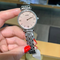 Montre Femme Ultra Fine Tendance en Gros avec Lunette en Cristal, Cadran Nacre Blanc, Acier Inoxydable, Mouvement Quartz, Étanchéité 50m