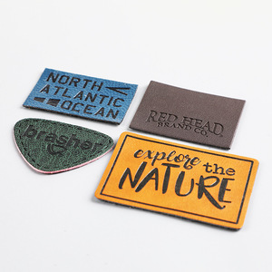 Tem nhãn da PU thân thiện với môi trường, khắc nổi <span class=keywords><strong>3D</strong></span>, logo riêng tùy chỉnh năm <span class=keywords><strong>2025</strong></span>, dùng cho túi xách, quần jean và quần áo - Product Image 3