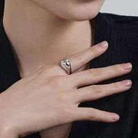 Bague tendance et élégante en acier inoxydable plaqué or 18 carats au design géométrique simple, idéale pour le quotidien et comme cadeau pour femme