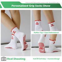 Chaussettes de Yoga Adhérentes Personnalisées pour Femmes avec Logo et Lettrage Brodé, Chaussettes de Pilates Antidérapantes